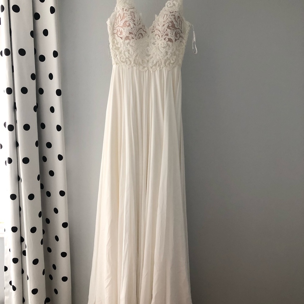 Essence of Australia Wedding Dress Embroidered White Gown Size 4 Sleeveless